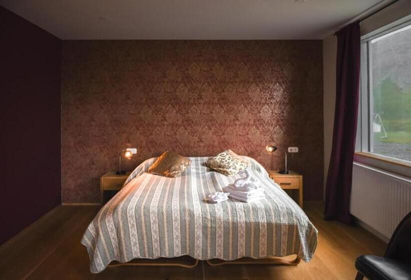 اتاق استاندارد سه نفره, Latrabjarg