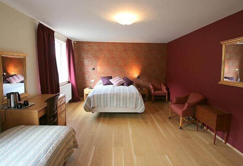 اتاق استاندارد سه نفره, Latrabjarg