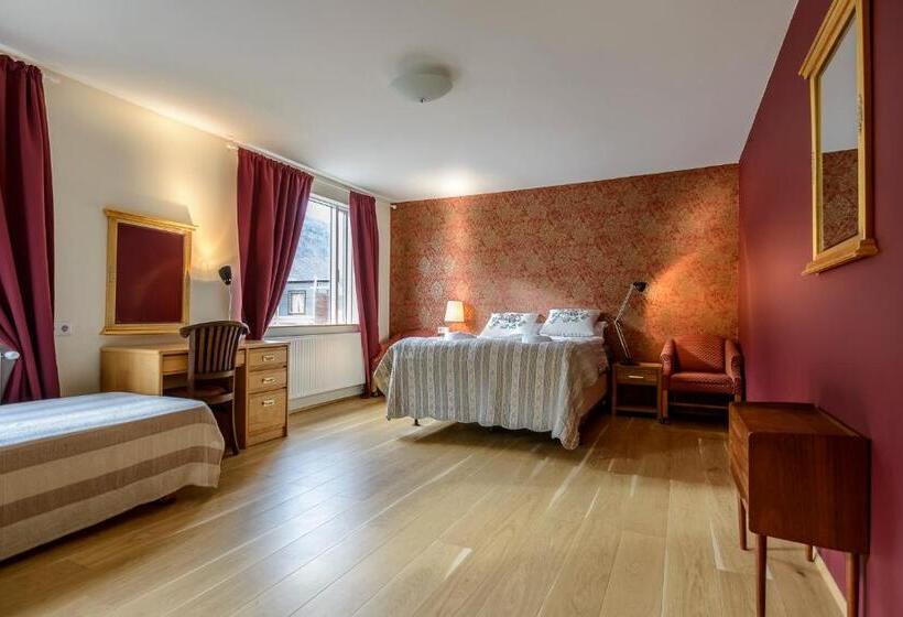 اتاق استاندارد سه نفره, Latrabjarg