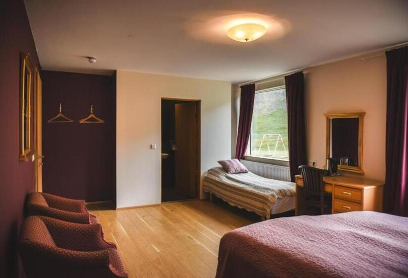 اتاق استاندارد سه نفره, Latrabjarg