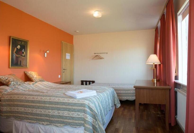 اتاق استاندارد سه نفره, Latrabjarg