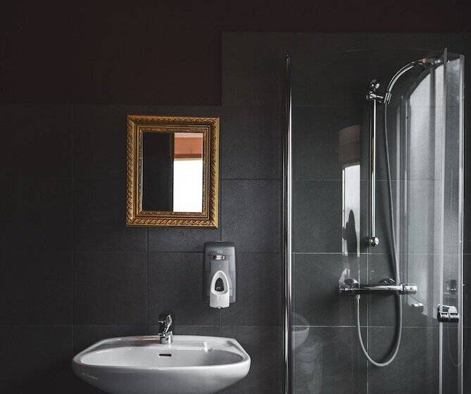 اتاق سوپریور با چشمانداز دریا, Latrabjarg