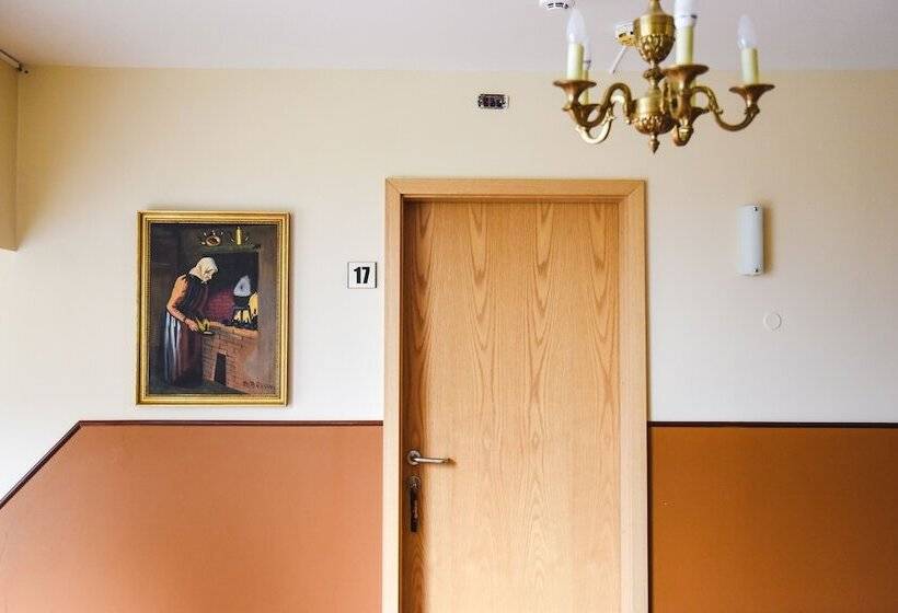 اتاق اکونومی یک تخته, Latrabjarg