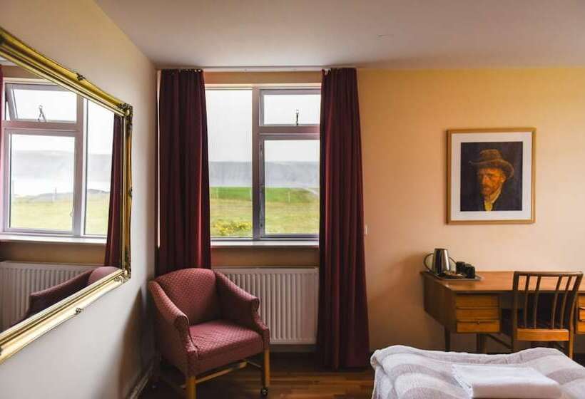 سوییت خانوادگی, Latrabjarg