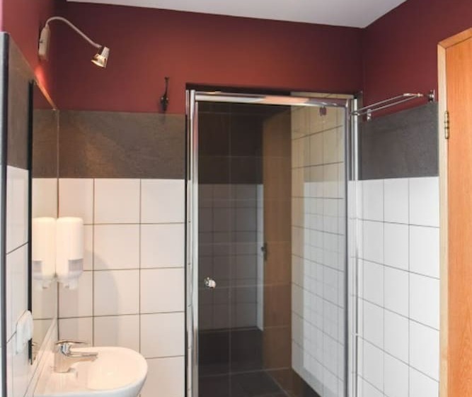 اتاق استاندارد سه نفره, Latrabjarg