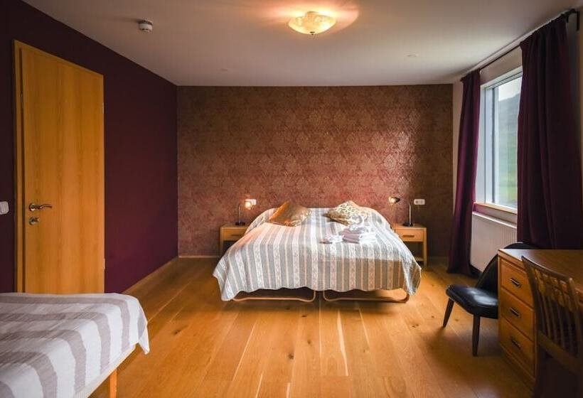 اتاق استاندارد سه نفره, Latrabjarg