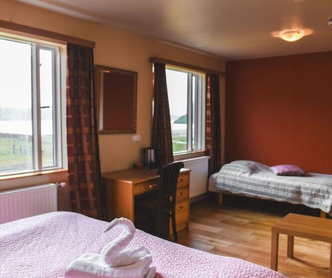 اتاق استاندارد سه نفره, Latrabjarg