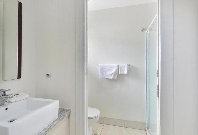 Family Suite, Poenamo