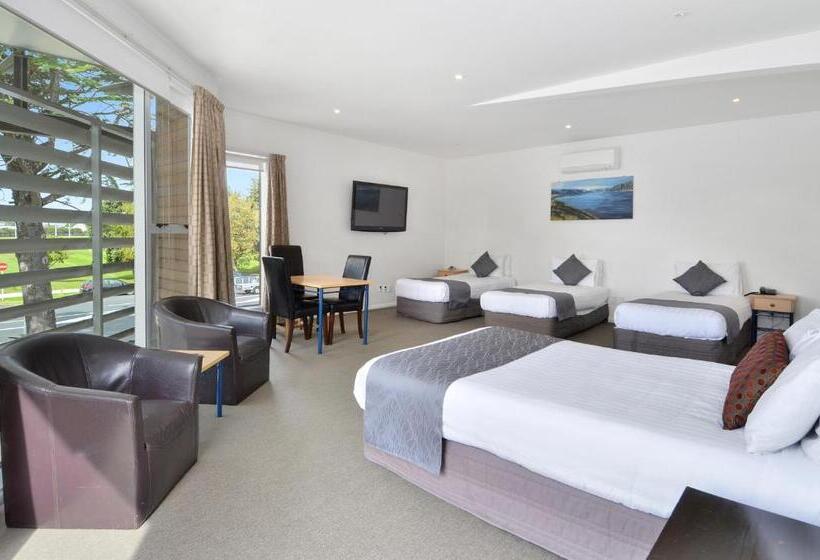 Family Suite, Poenamo