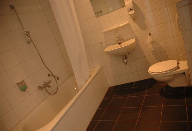 اتاق عادی, Puur