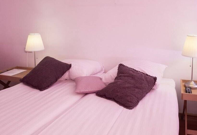 اتاق استاندارد یک نفره, Puur