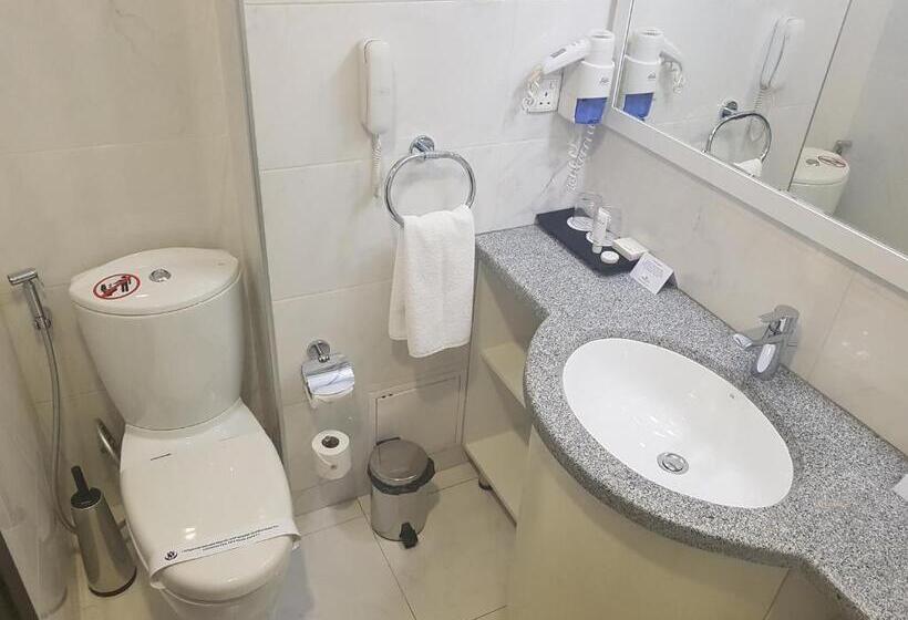 اتاق استاندارد با تخت بزرگ, Ramada By Wyndham Bishkek Centre