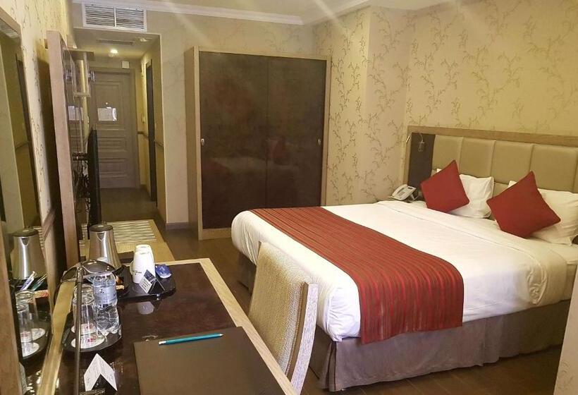 带大床的标准间, Ramada By Wyndham Bishkek Centre