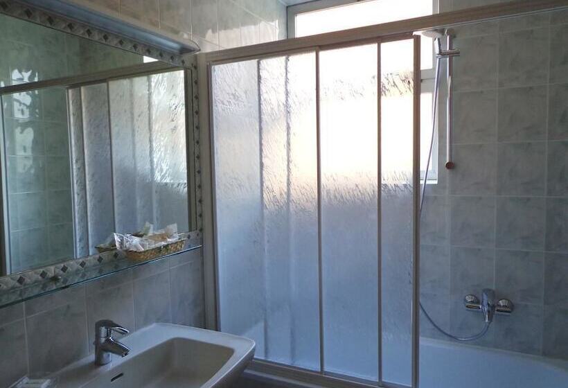 חדר סטנדרט, Select