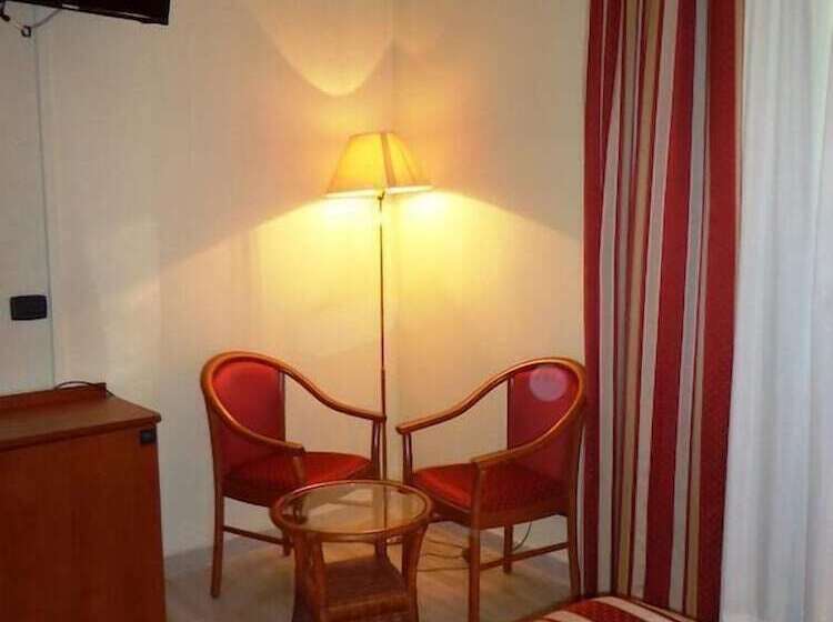 חדר סטנדרט יחיד, Select