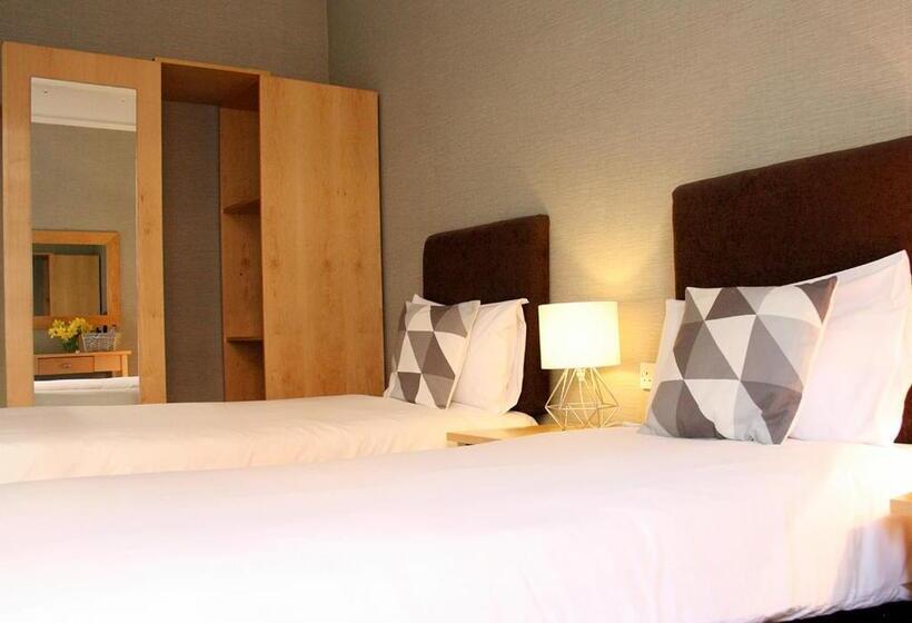 Номер Стандарт, The Warwick Arms