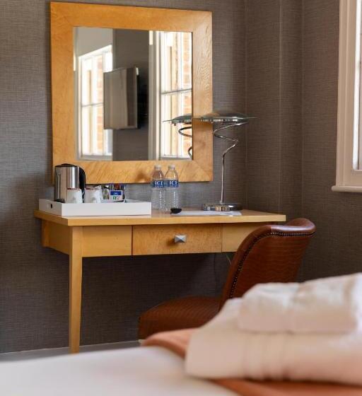 Номер Superior, The Warwick Arms