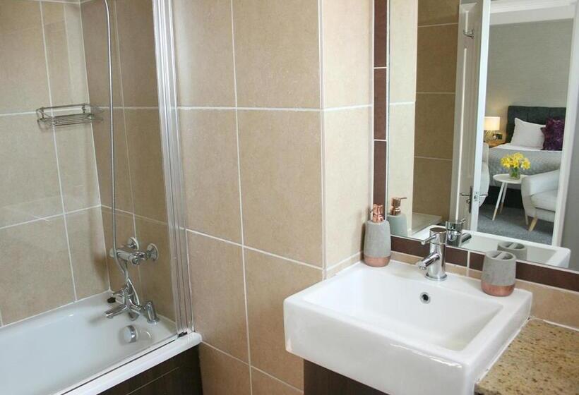 Номер Superior Кровать Кинг, The Warwick Arms