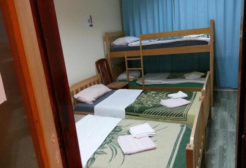 اتاق ساده سه نفره, Motel Le Village