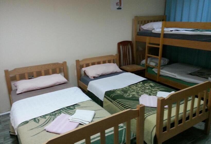 اتاق ساده سه نفره, Motel Le Village