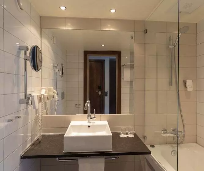Perhehuone, Quality Hotel Skifer
