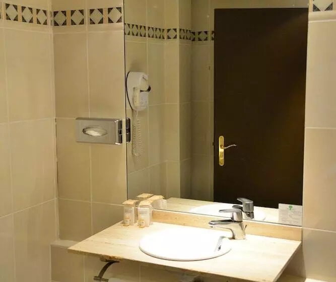 スタンダード４人部屋, Aeroport Hotel   Parc Expo