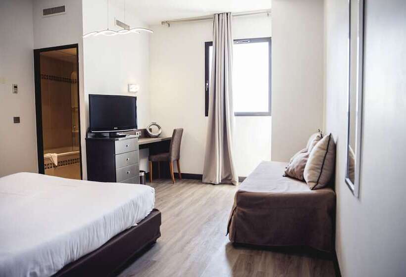 スタンダード4人部屋, Aeroport Hotel Parc Expo