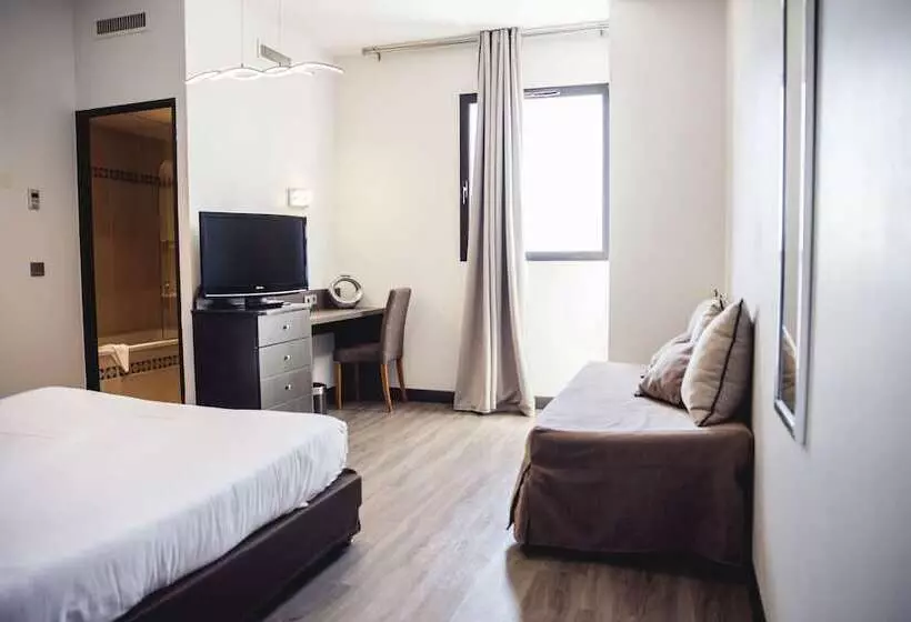 スタンダード４人部屋, Aeroport Hotel   Parc Expo