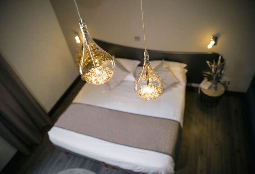 スタンダード4人部屋, Aeroport Hotel Parc Expo