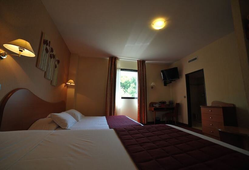 スタンダード4人部屋, Aeroport Hotel Parc Expo