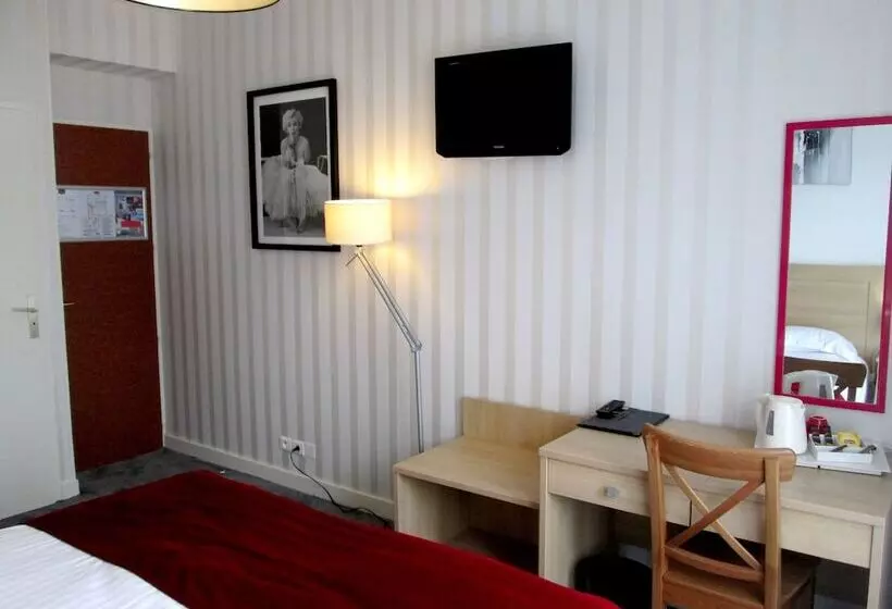 コンフォートルーム, Calme Des Pins Hôtel Piscine & Spa