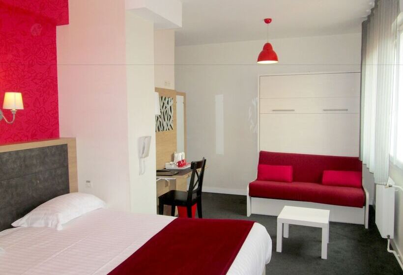 חדר סטנדרט לארבעה, Calme Des Pins Hôtel Piscine & Spa