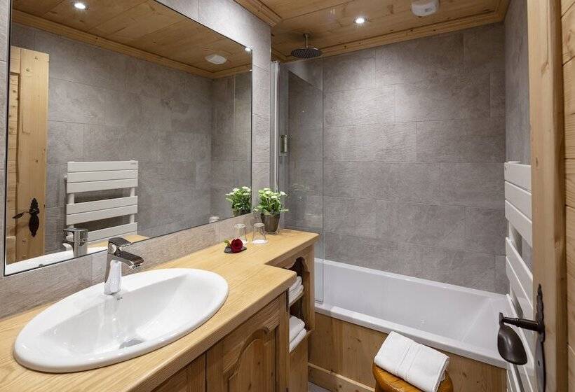 חדר סטנדרט לשלושה, Chalethôtel Neige Et Roc, The Originals Relais