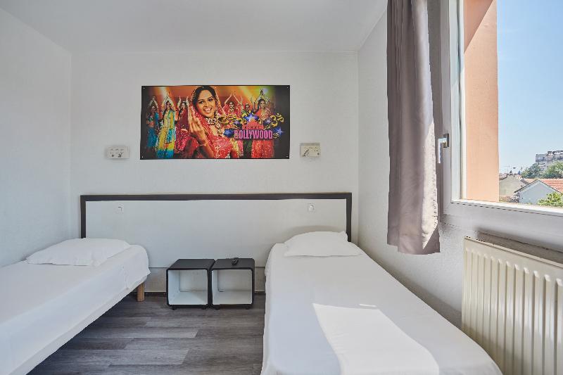 Номер Стандарт, Hôtel Cinépole   Proche Paris