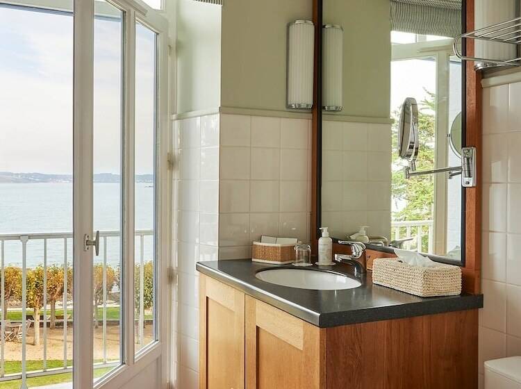 Классический Номер Вид на Море, Le Grand Hotel Des Bains & Spa   Bretagne