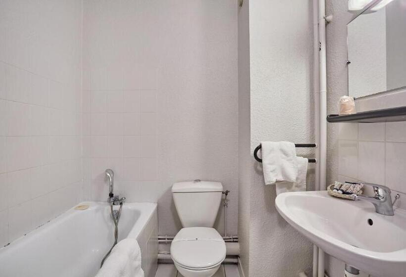 Номер Стандарт, Hôtel Cinépole   Proche Paris