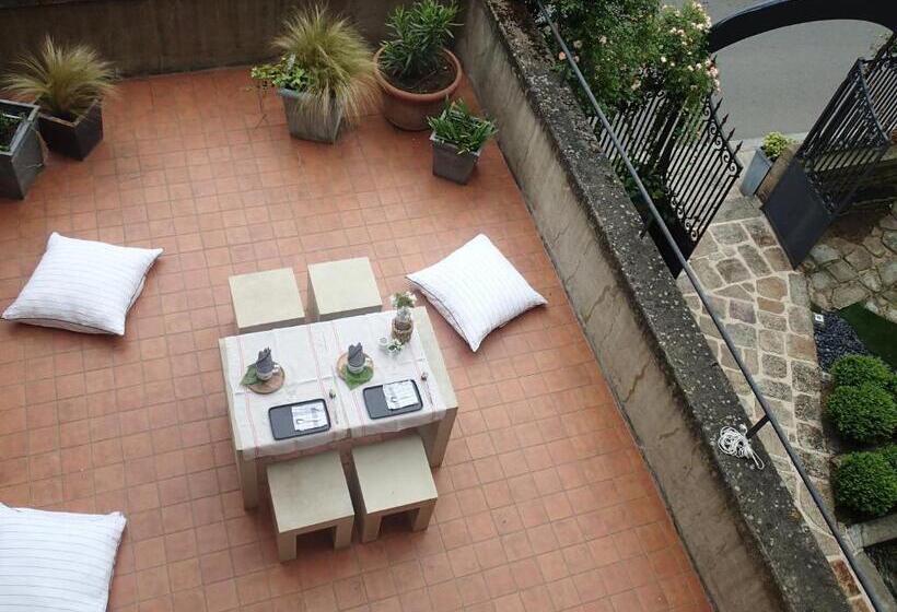 غرفة قياسية, La Demeure