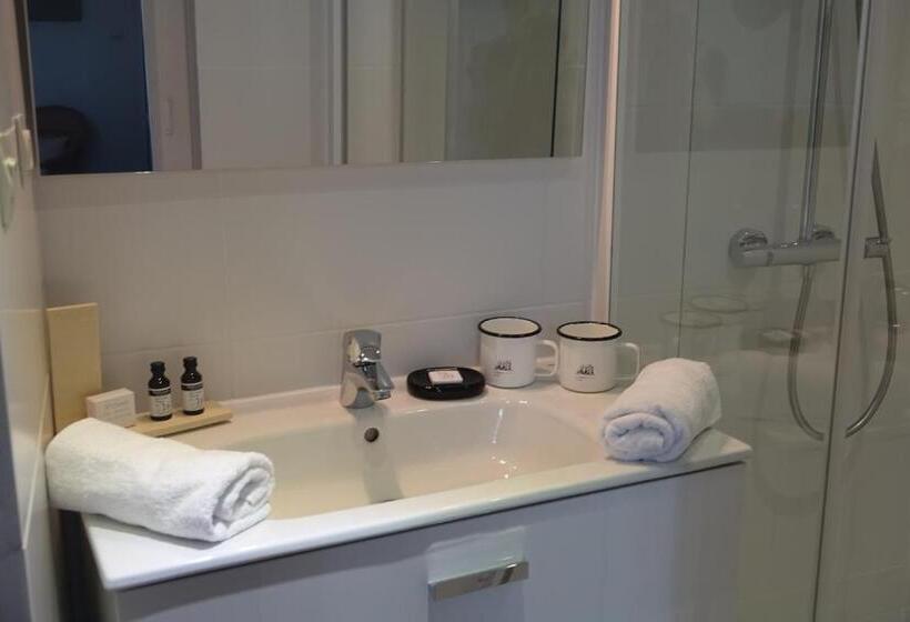 غرفة قياسية, La Demeure