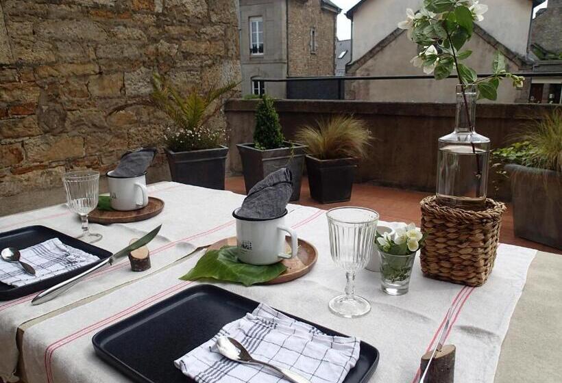 غرفة قياسية, La Demeure