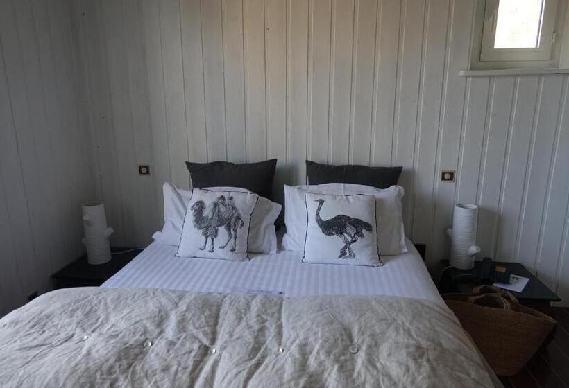 غرفة قياسية, La Demeure