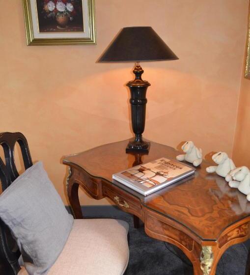 غرفة قياسية, La Demeure