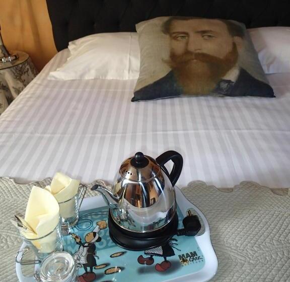 غرفة قياسية, La Demeure