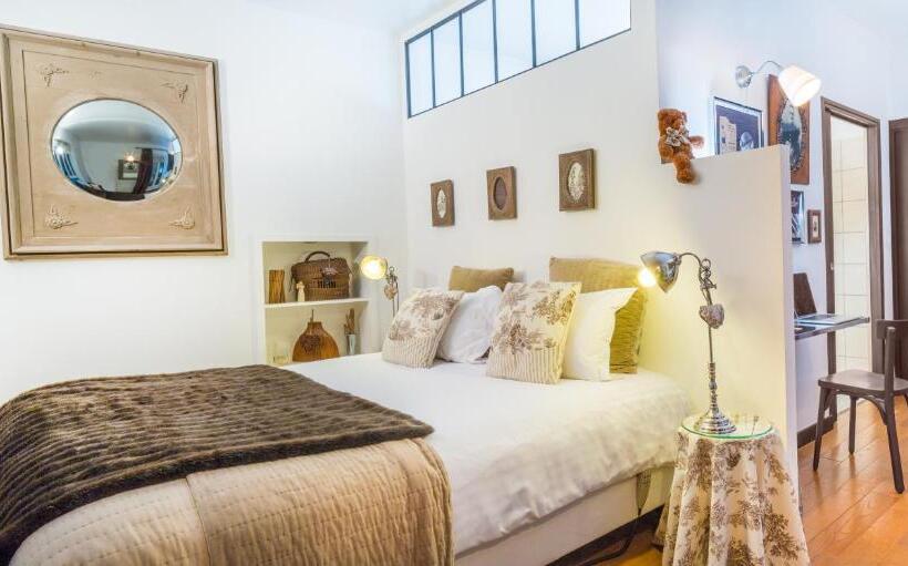 غرفة قياسية, La Demeure