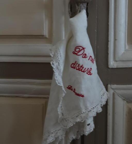 غرفة قياسية, La Demeure