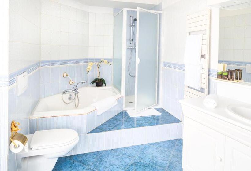 جناح, La Demeure