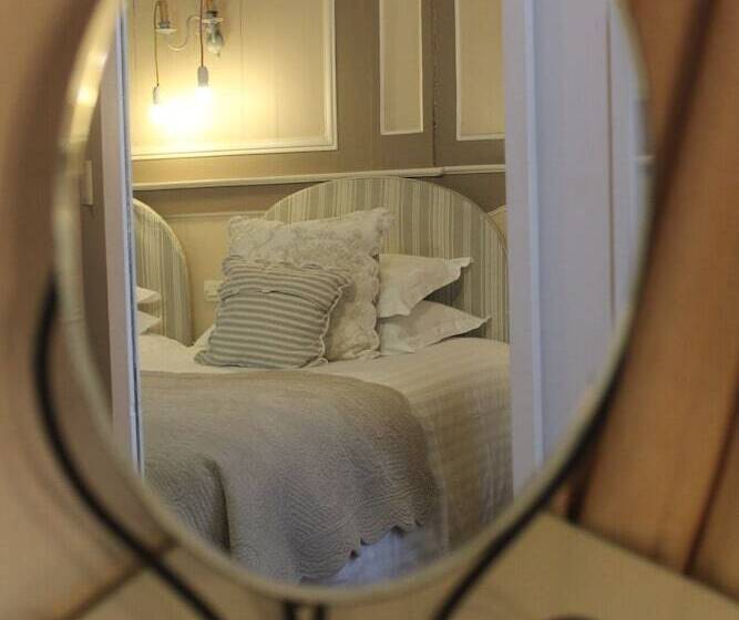 غرفة قياسية, La Demeure