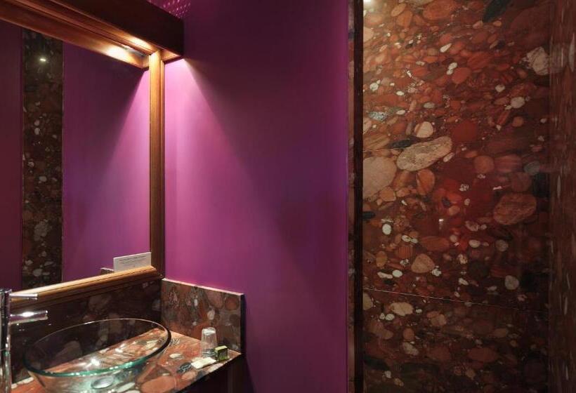 غرفة قياسية ثلاثية, Logis Hotel La Diligence