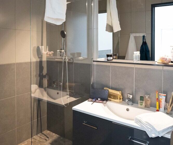 Номер Стандарт Вид на Бассейн, Le Clos La Verdiere