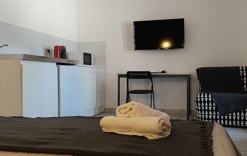 Номер Стандарт Вид на Бассейн, Le Clos La Verdiere