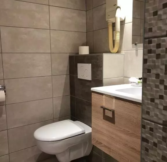 Standard Kolmen Hengen Huone, Les Tilleuls Montbeliard Sud Audincourt